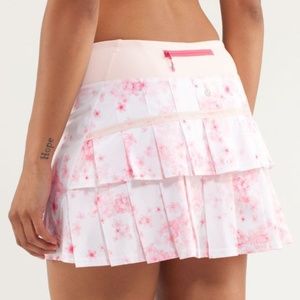 Lululemon 8 Pace Setter Frangipani pink skirt